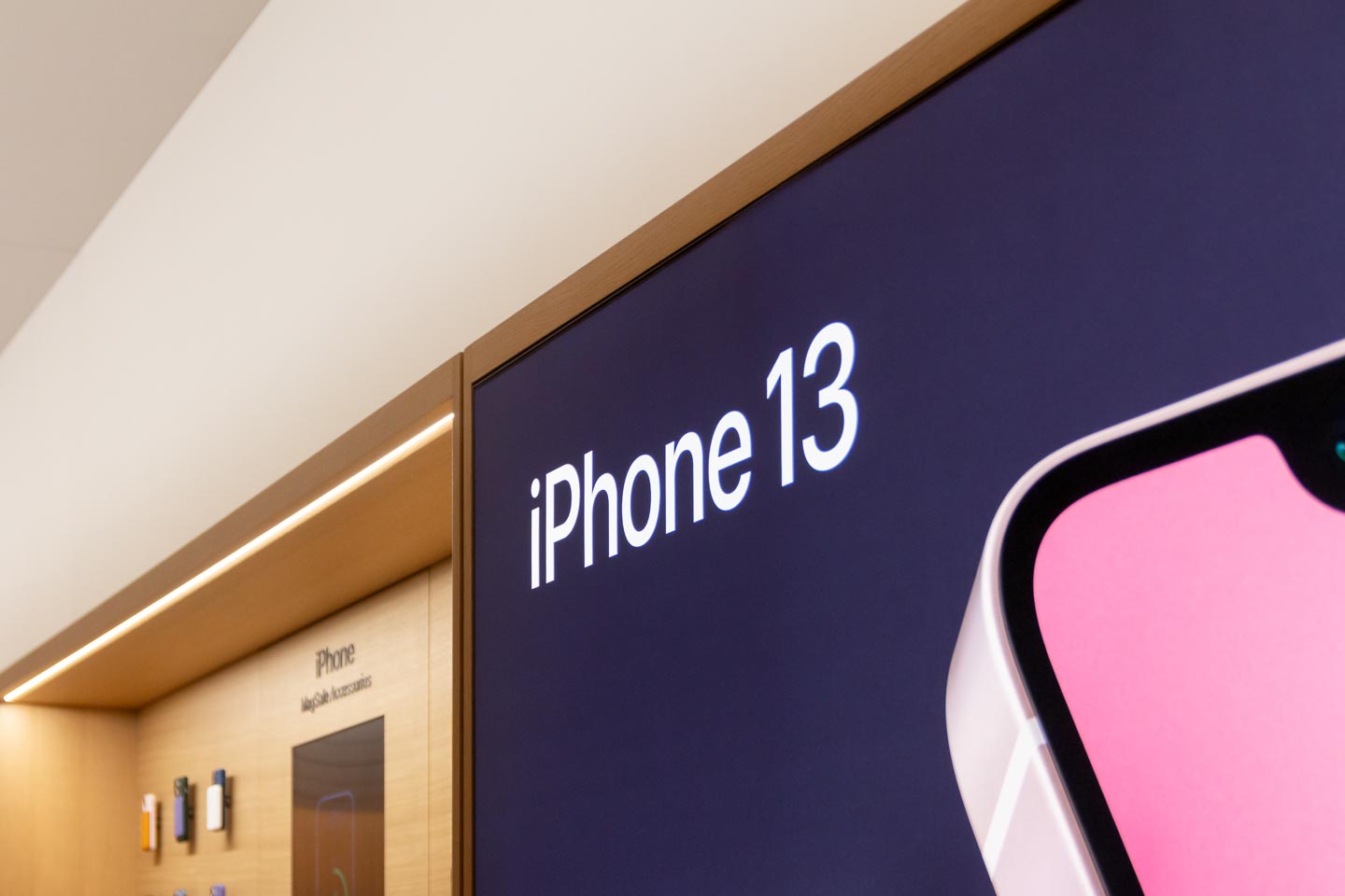 Apple The Mall at Bay Plaza — VR Tour